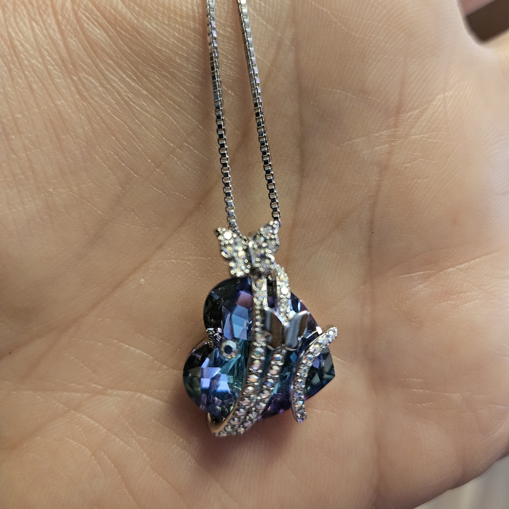 Elegant Blue Heart Pendant Necklace